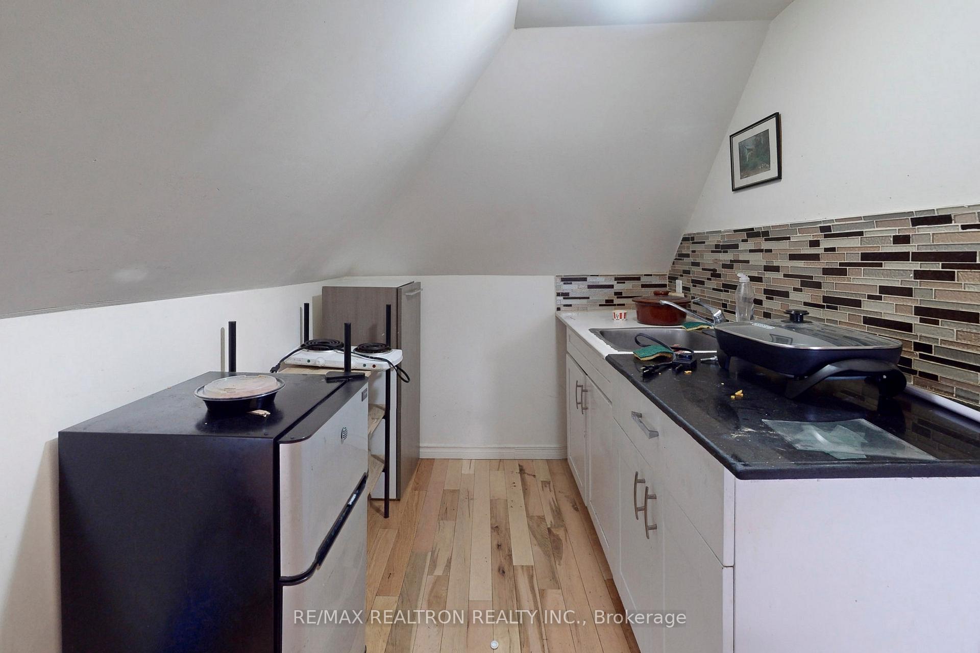 Photo 21 of 441 Wentworth Street N, Hamilton, Beasley — HOMEH