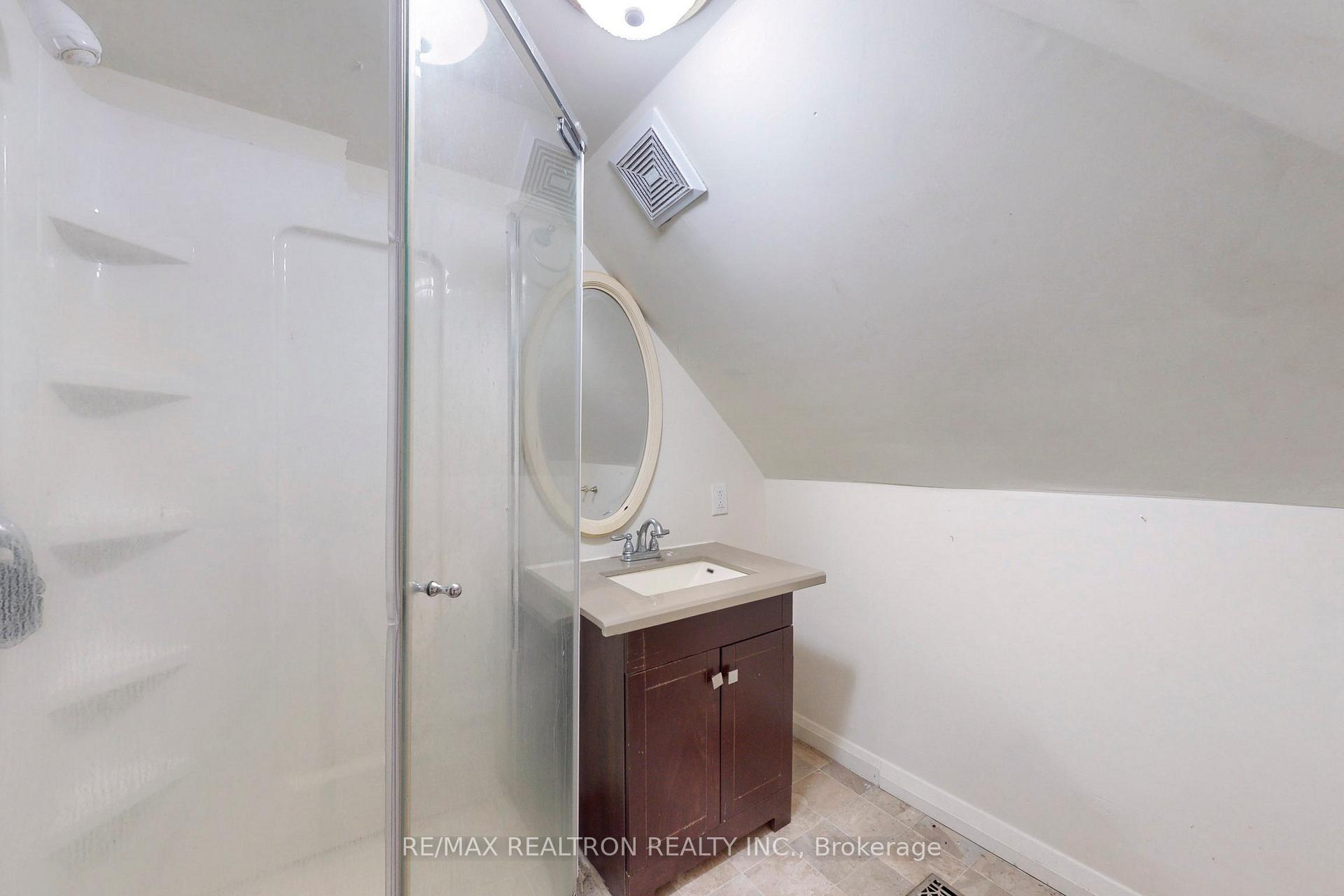 Photo 24 of 441 Wentworth Street N, Hamilton, Beasley — HOMEH