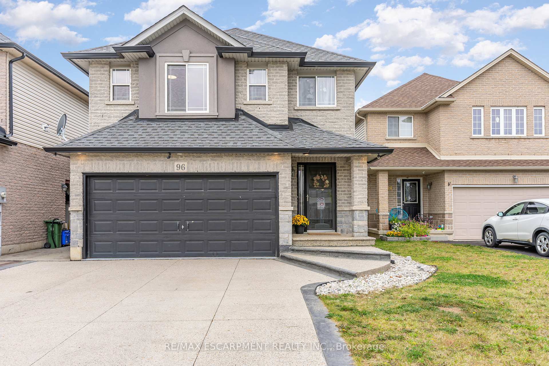 Photo 1 of 96 Stoneglen Way, Hamilton, Mount Hope — HOMEH