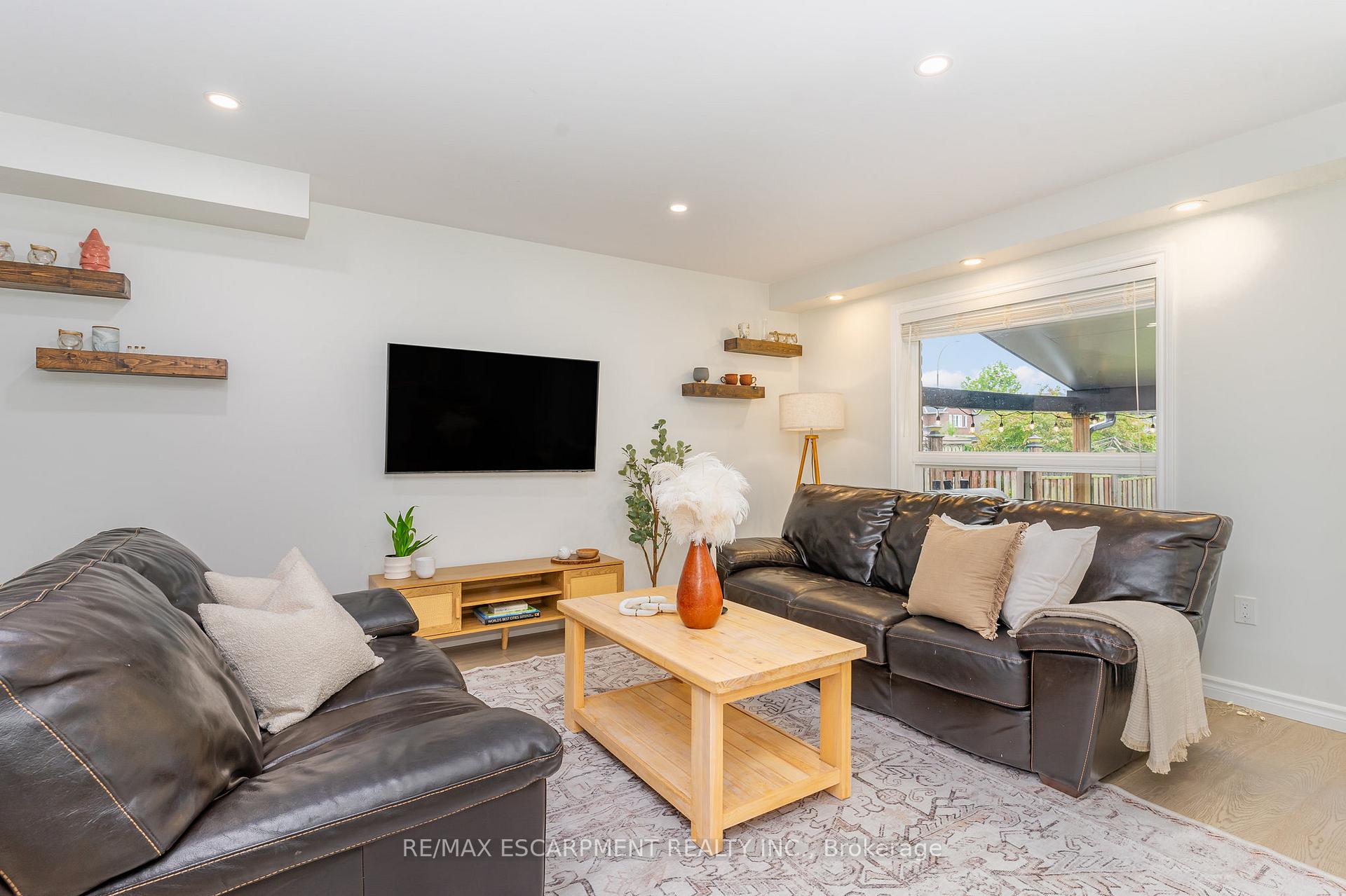 Photo 4 of 96 Stoneglen Way, Hamilton, Mount Hope — HOMEH