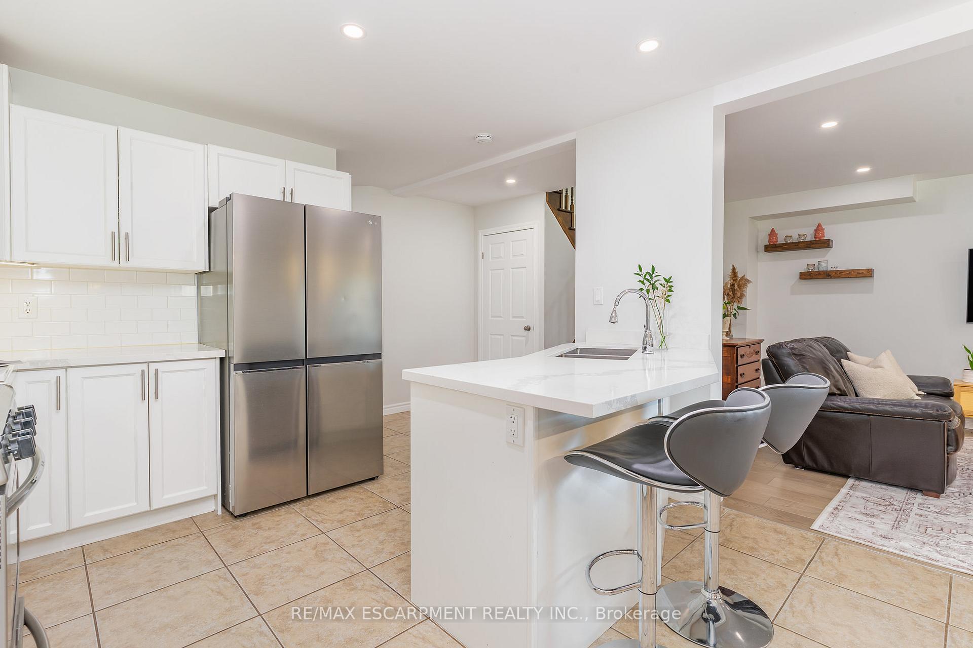 Photo 6 of 96 Stoneglen Way, Hamilton, Mount Hope — HOMEH