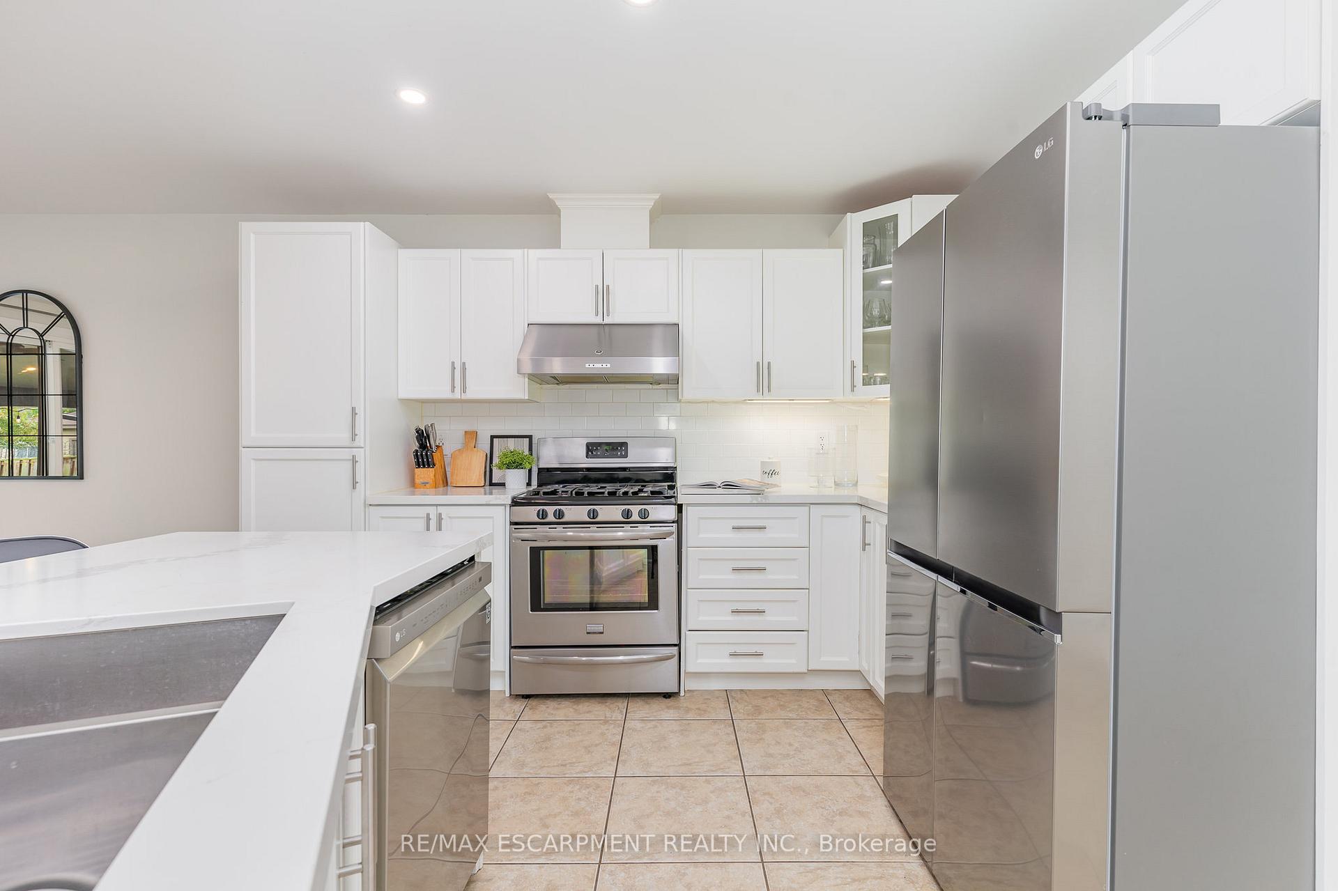Photo 8 of 96 Stoneglen Way, Hamilton, Mount Hope — HOMEH
