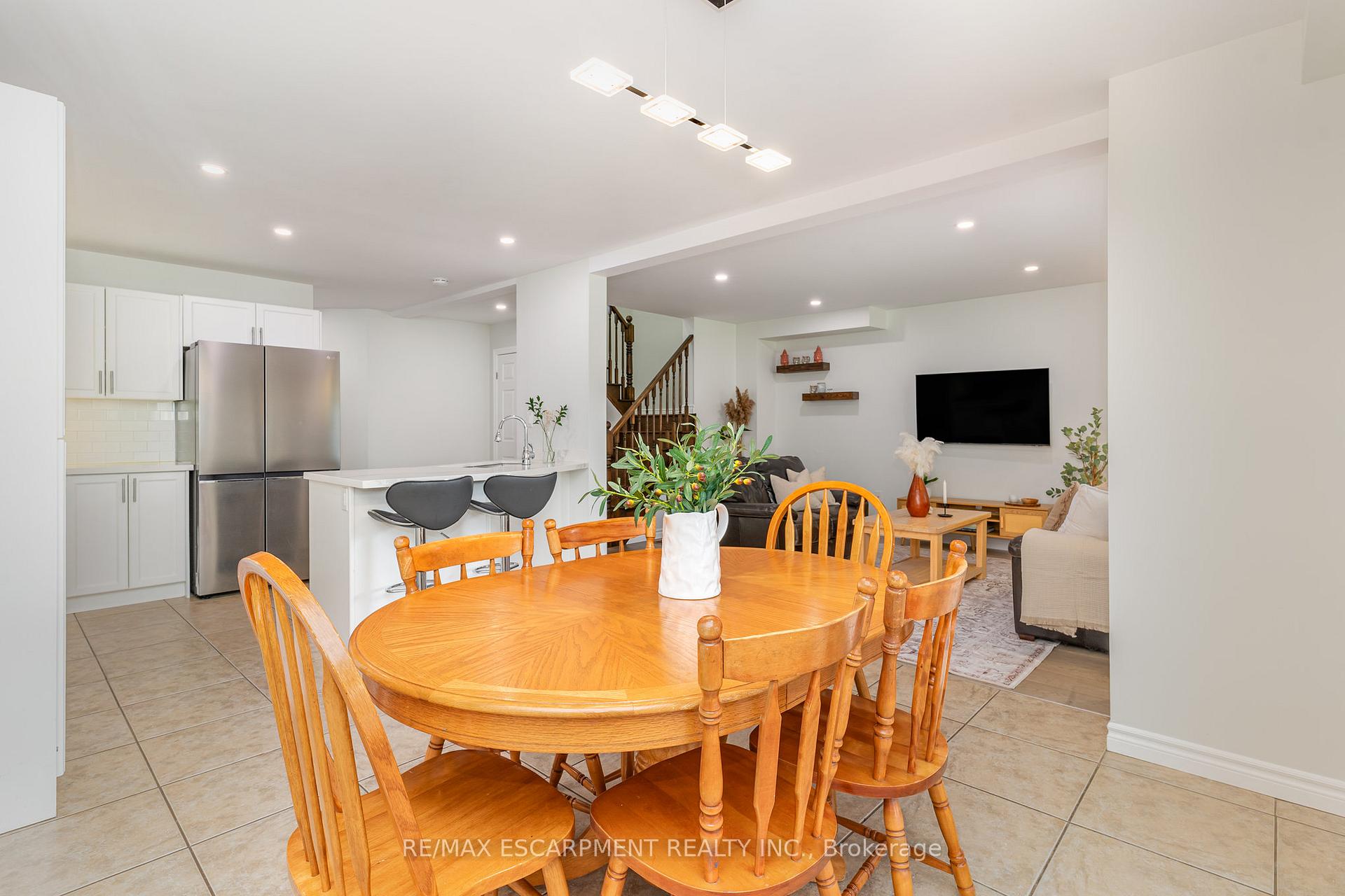 Photo 12 of 96 Stoneglen Way, Hamilton, Mount Hope — HOMEH