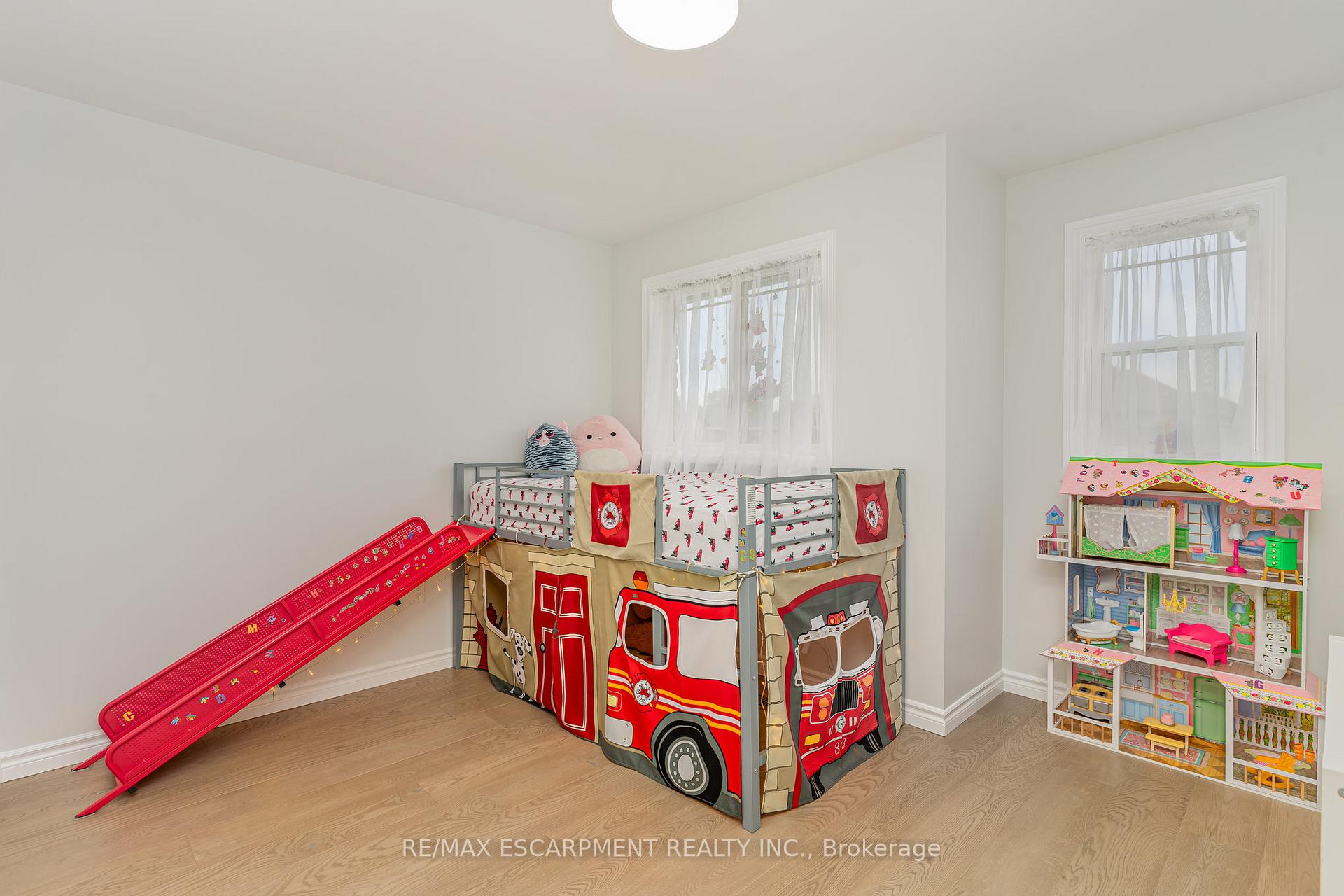 Photo 17 of 96 Stoneglen Way, Hamilton, Mount Hope — HOMEH
