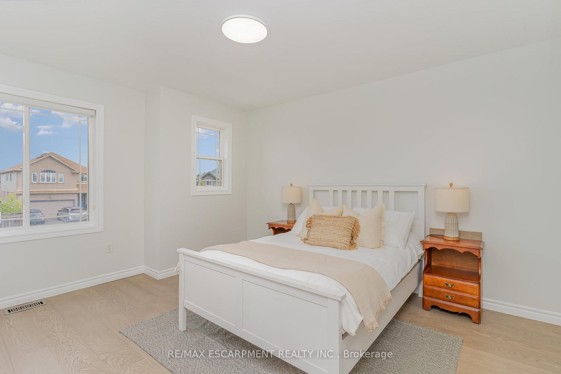 Photo 16 of 96 Stoneglen Way, Hamilton, Mount Hope — HOMEH