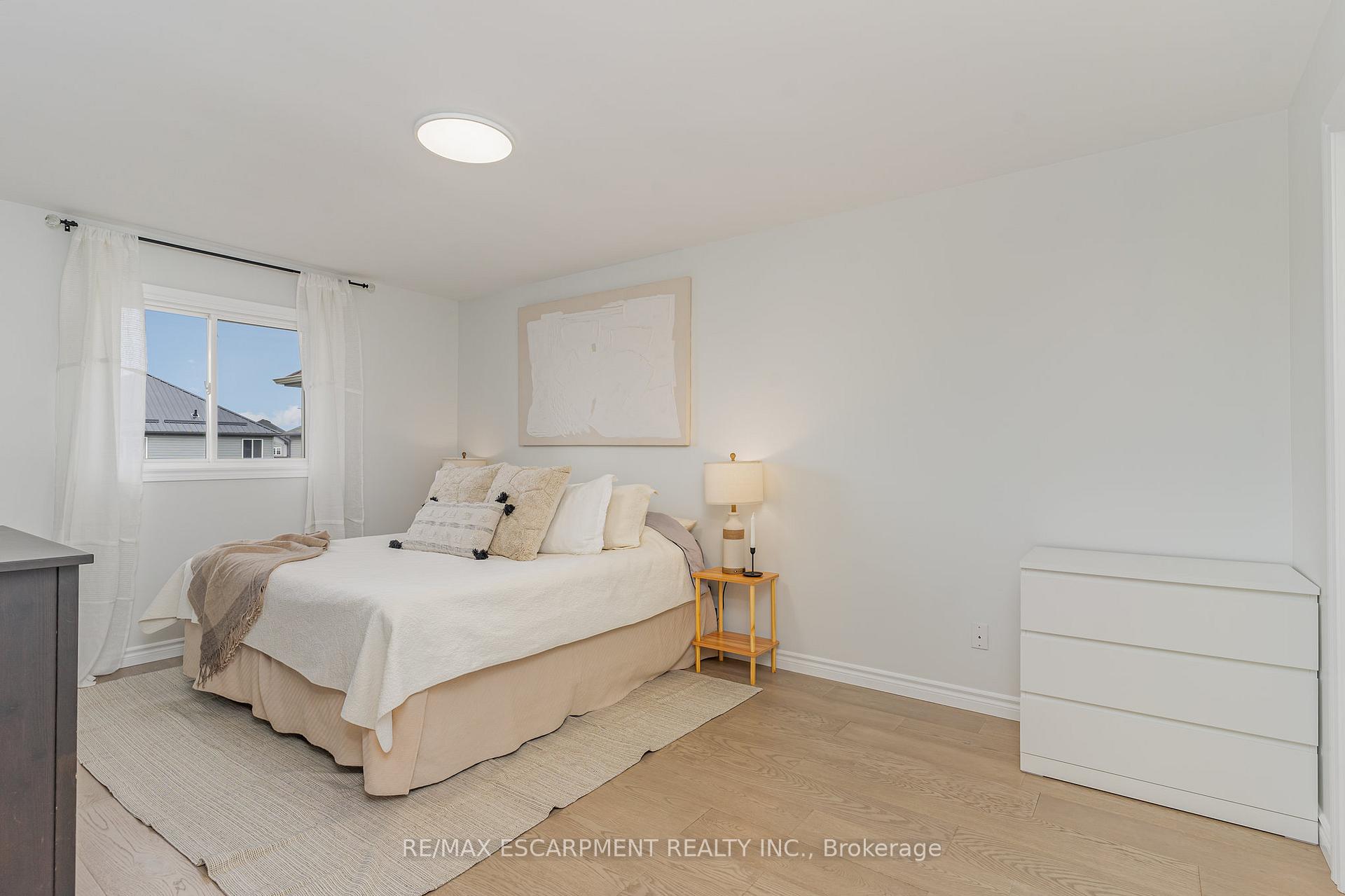 Photo 21 of 96 Stoneglen Way, Hamilton, Mount Hope — HOMEH
