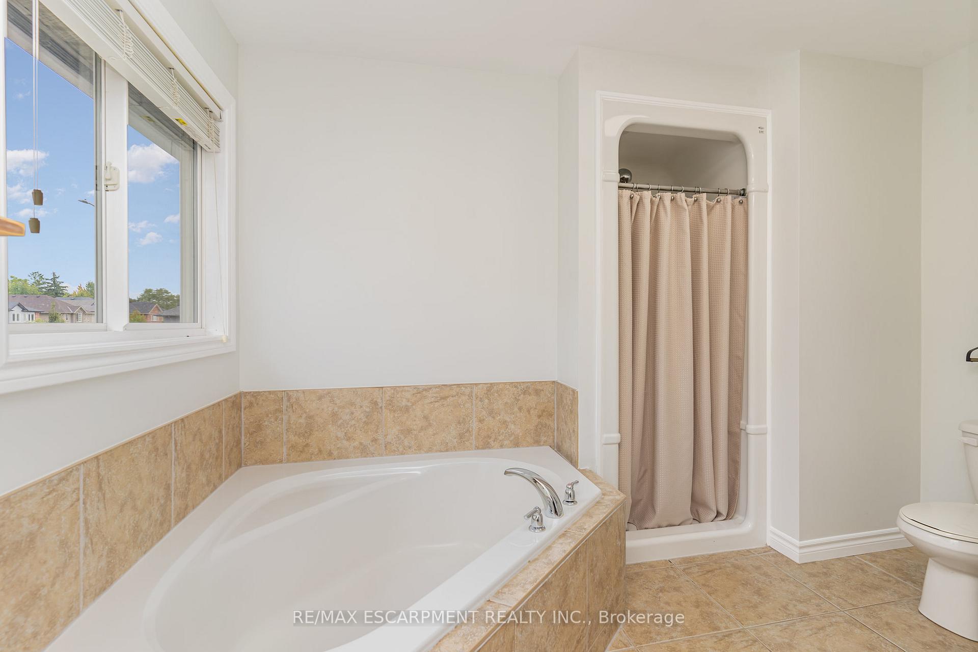 Photo 24 of 96 Stoneglen Way, Hamilton, Mount Hope — HOMEH