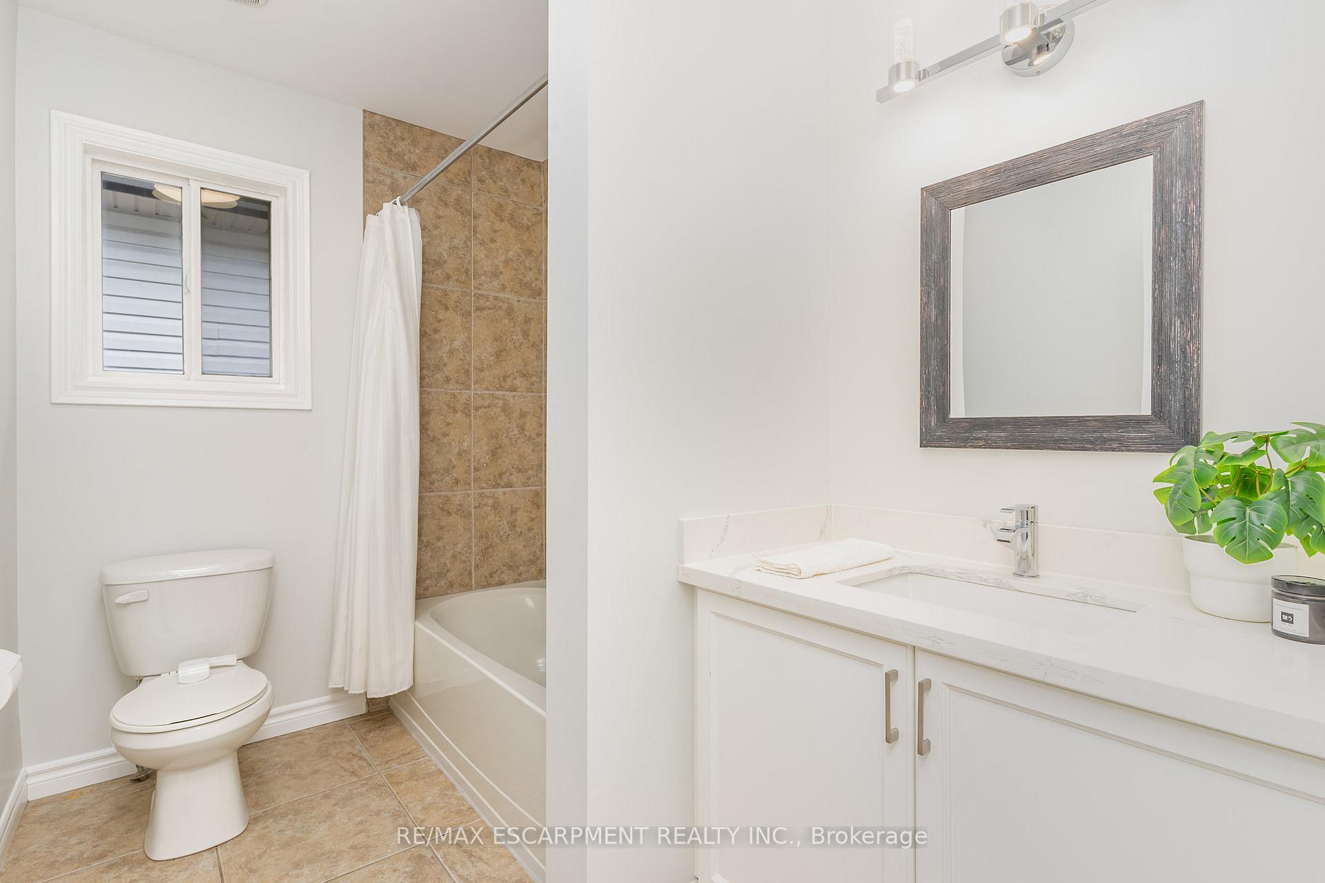 Photo 26 of 96 Stoneglen Way, Hamilton, Mount Hope — HOMEH