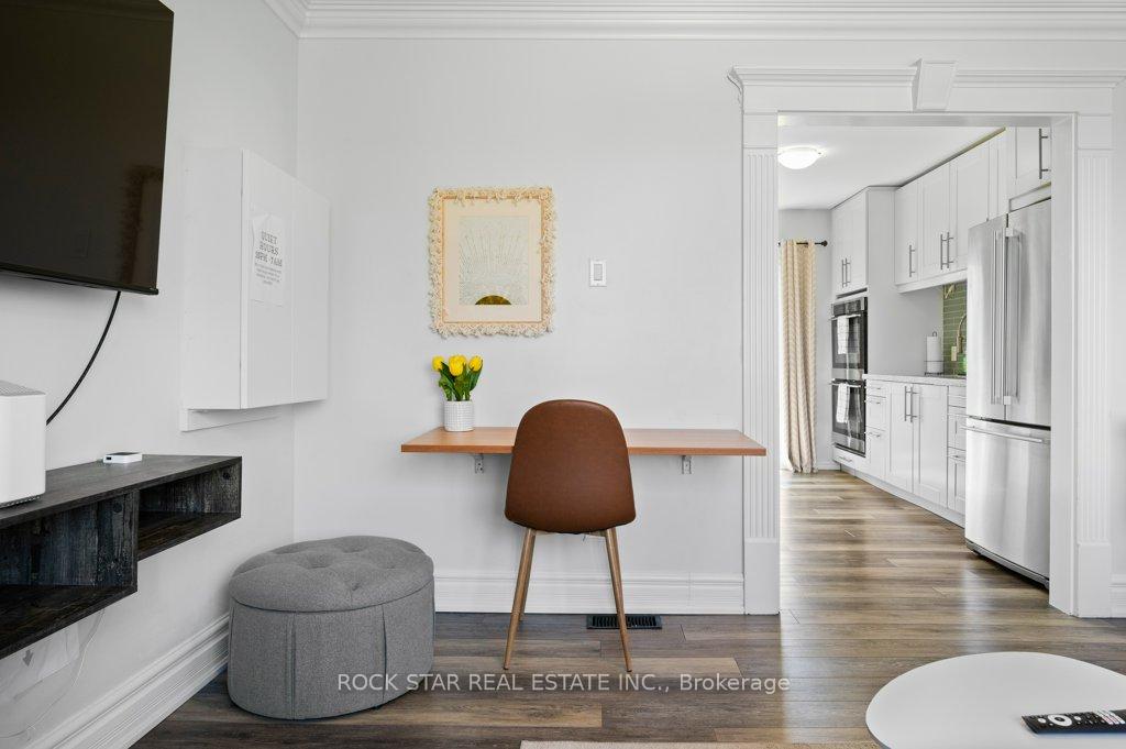 Photo 3 of 830 Mohawk Road E, Hamilton, Hampton Heights — HOMEH