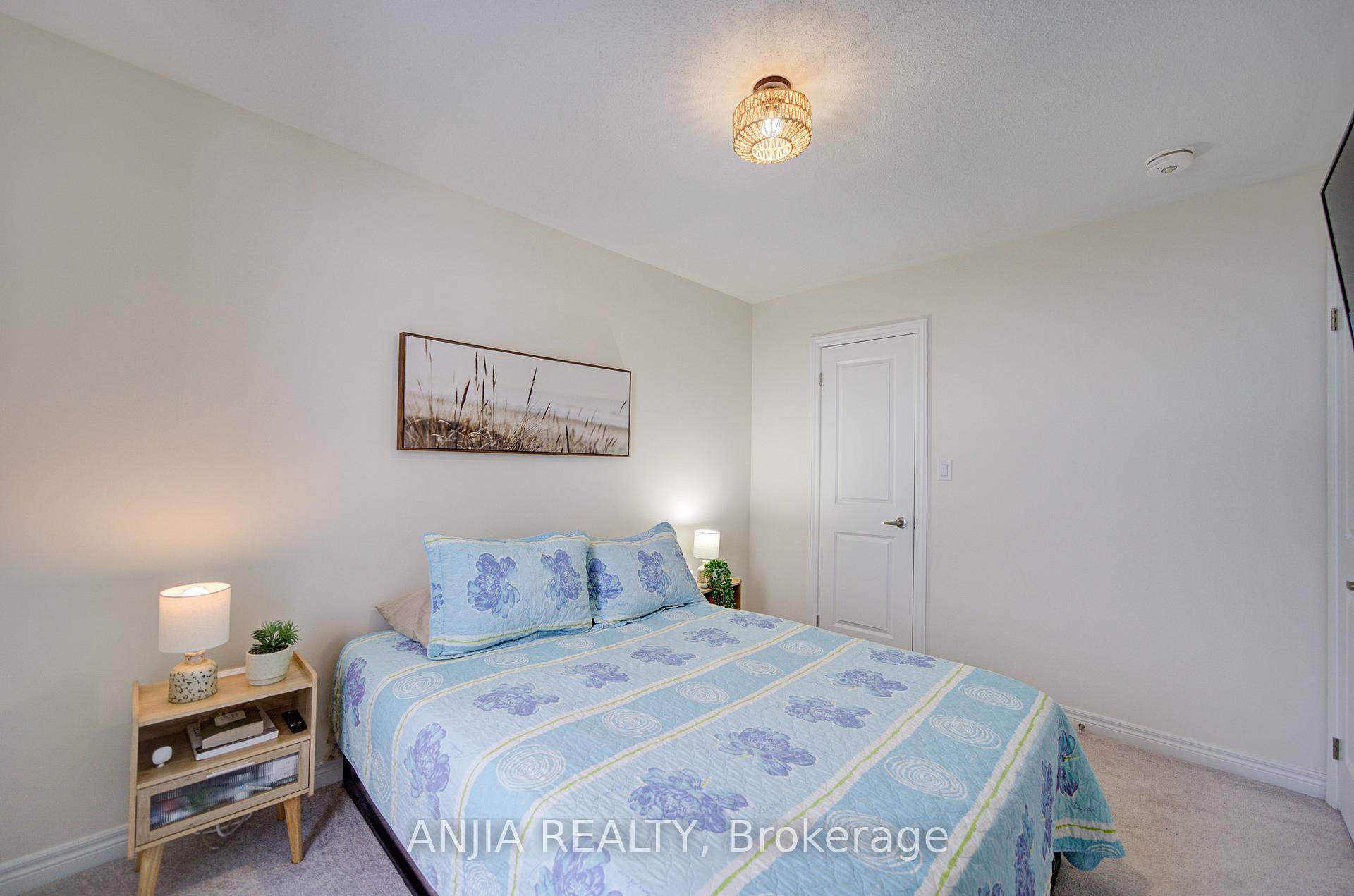Photo 38 of 33 Bluebird Lane, Barrie, Painswick South — HOMEH