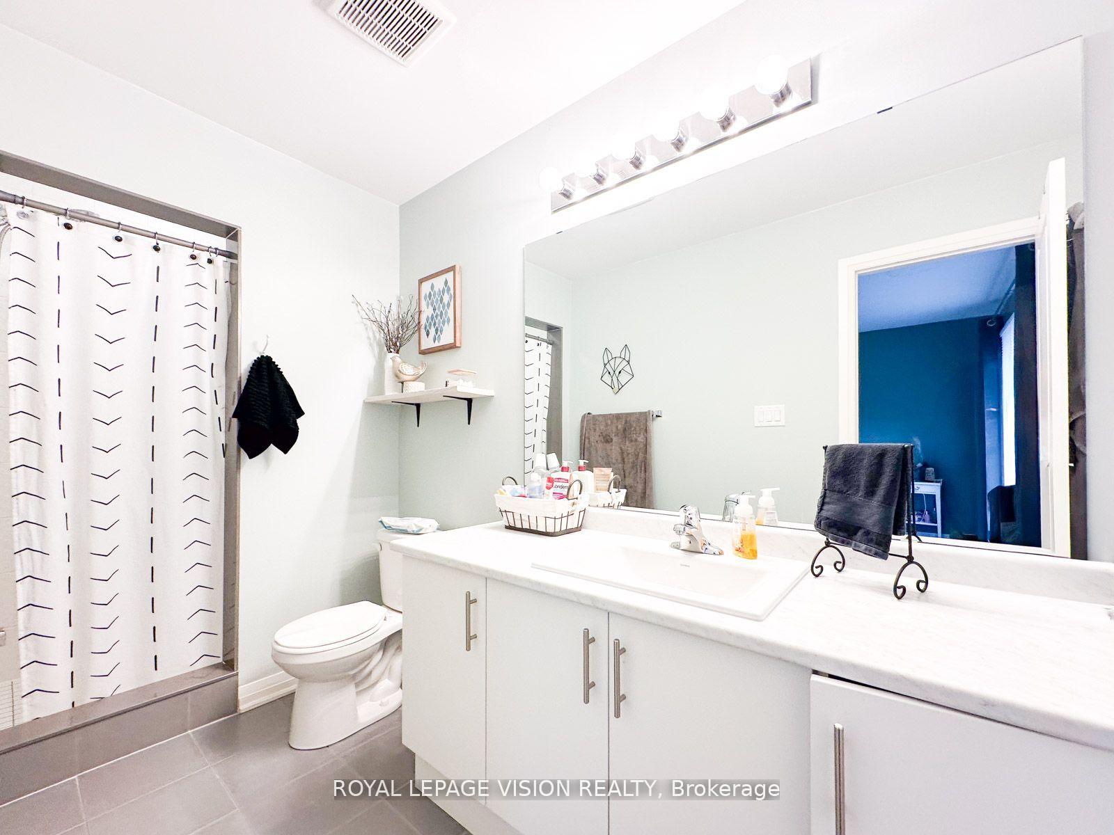 Photo 6 of 74 Caspian Square, Clarington, Bowmanville — HOMEH