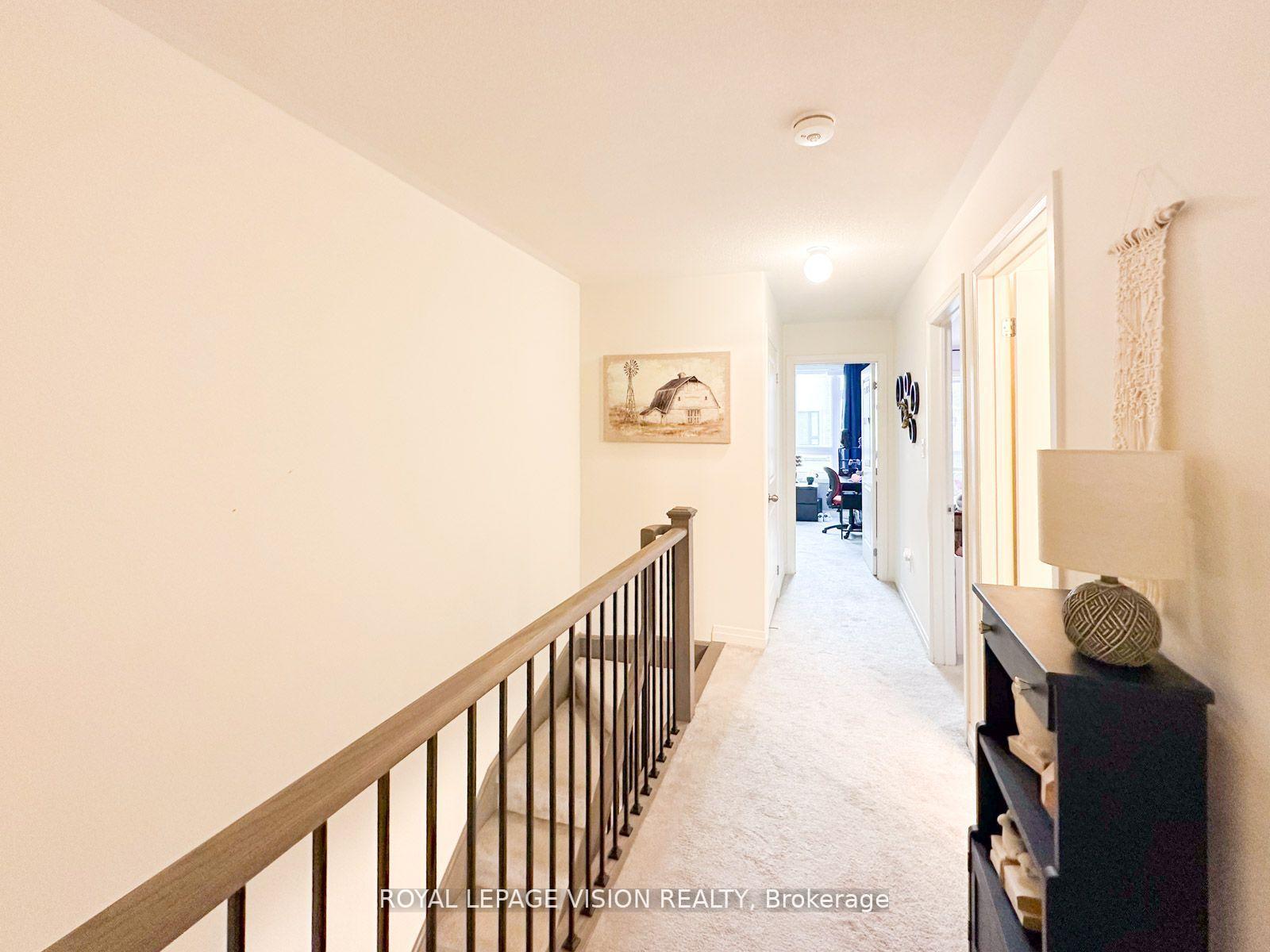 Photo 7 of 74 Caspian Square, Clarington, Bowmanville — HOMEH