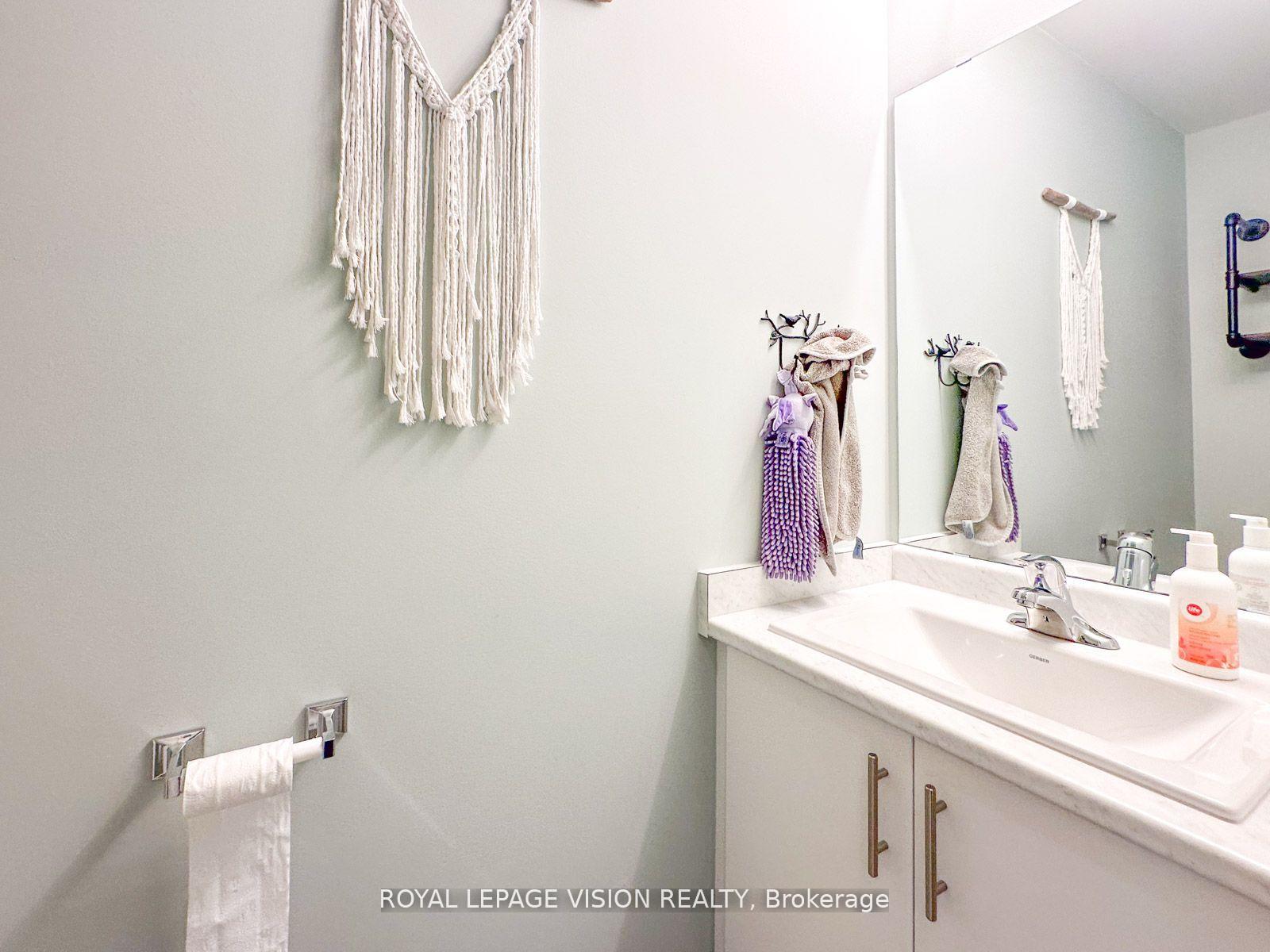 Photo 25 of 74 Caspian Square, Clarington, Bowmanville — HOMEH