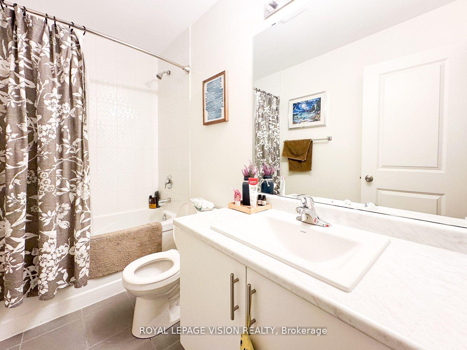 Photo 18 of 74 Caspian Square, Clarington, Bowmanville — HOMEH