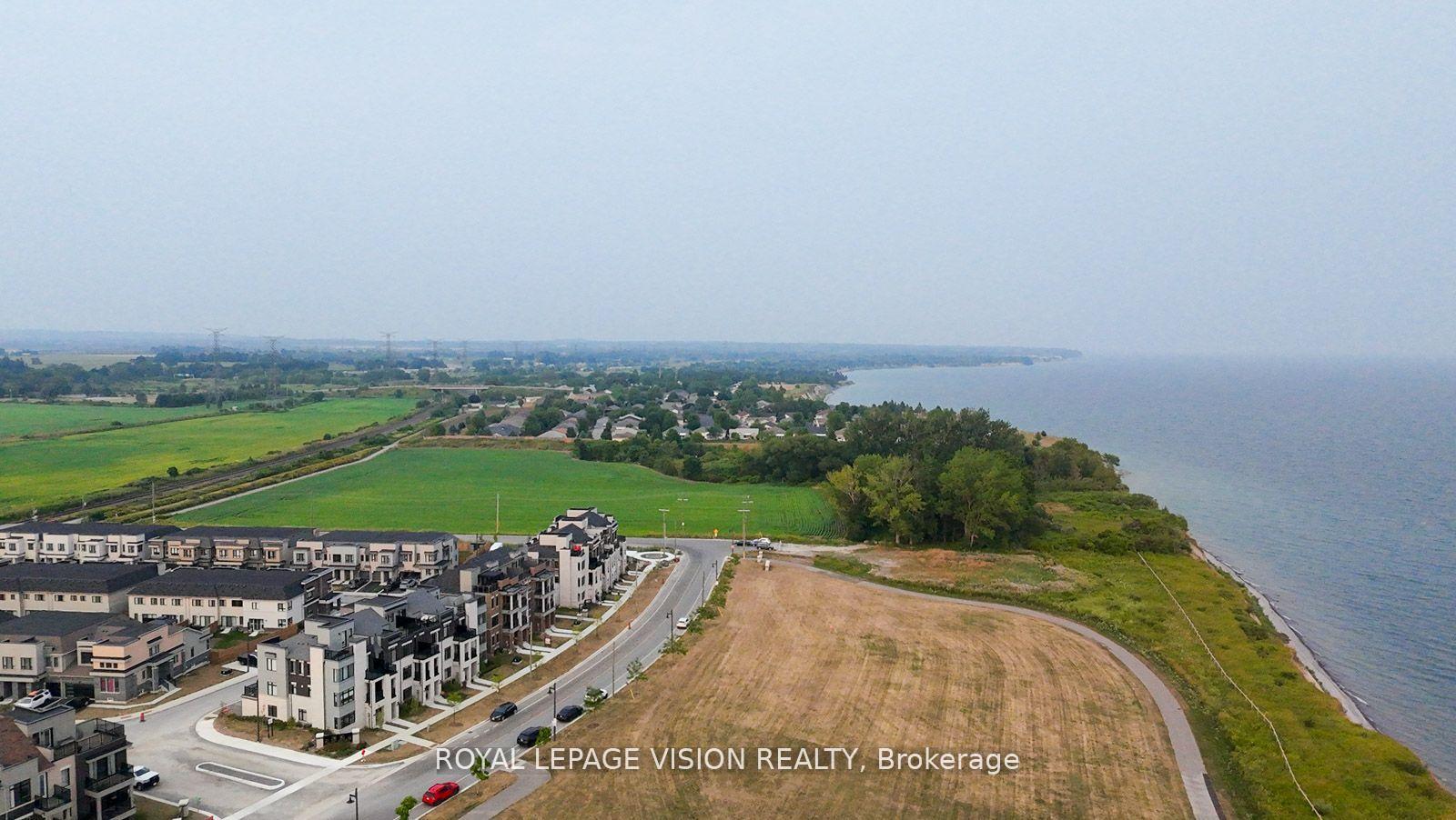 Photo 17 of 74 Caspian Square, Clarington, Bowmanville — HOMEH