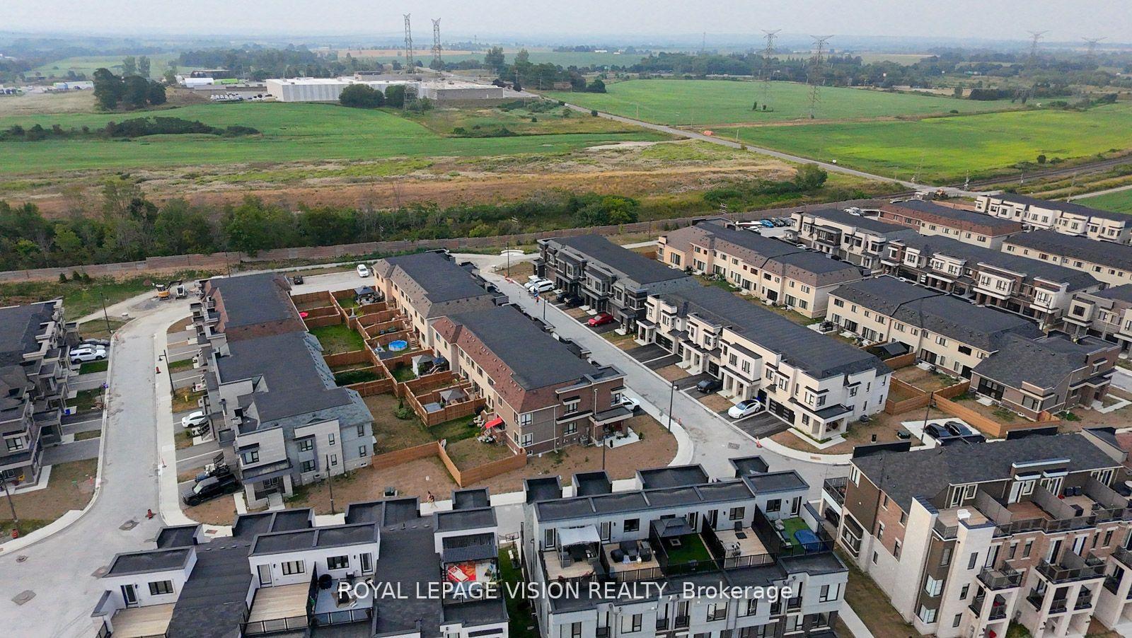 Photo 23 of 74 Caspian Square, Clarington, Bowmanville — HOMEH