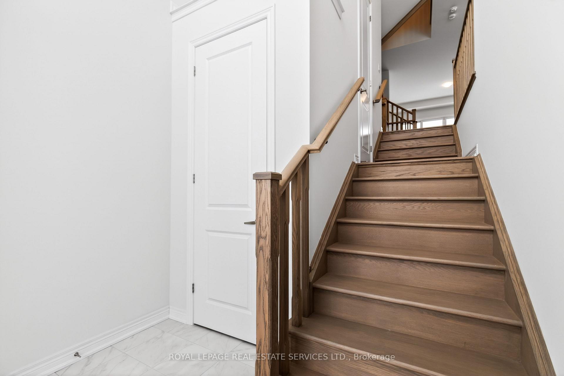 Photo 4 of Unit Unit A, 3211 Sixth Line, Oakville, Glenorchy — HOMEH