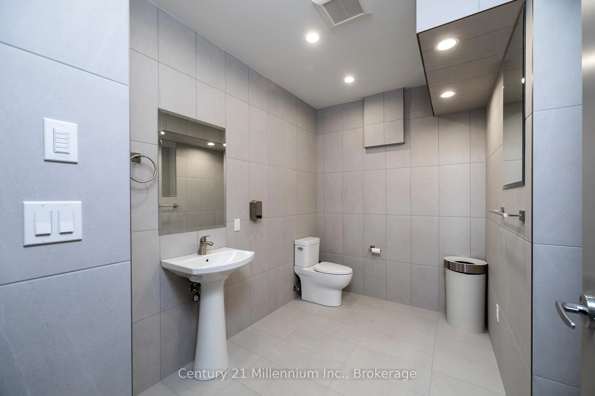 Photo 3 of Unit B, 413 Queen Street, Arran-Elderslie — HOMEH