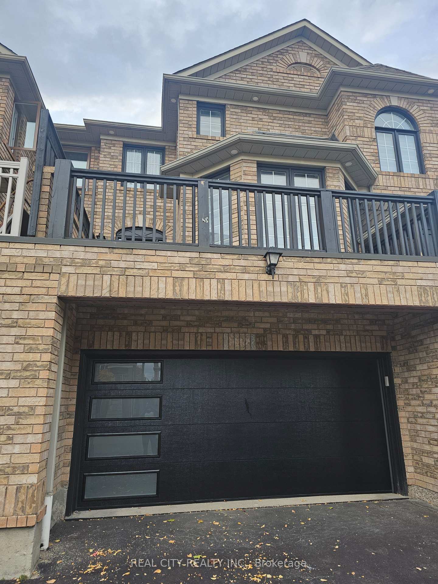 Front of 1680 Samuelson Circle