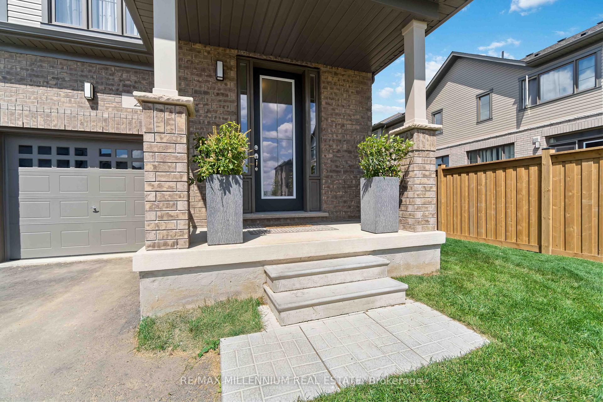Photo 3 of 28 Freedom Crescent, Hamilton, Mount Hope — HOMEH