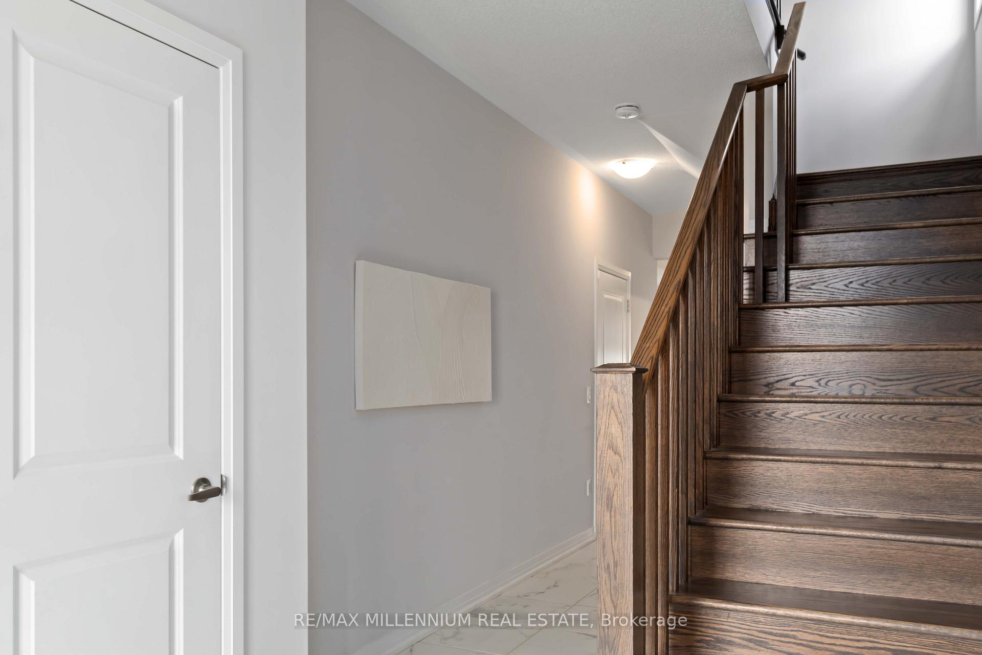 Photo 5 of 28 Freedom Crescent, Hamilton, Mount Hope — HOMEH
