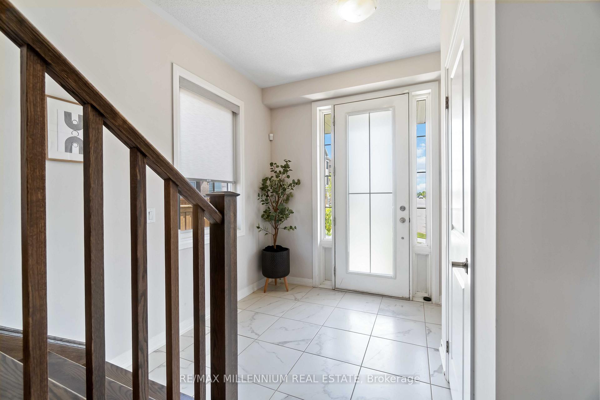 Photo 7 of 28 Freedom Crescent, Hamilton, Mount Hope — HOMEH