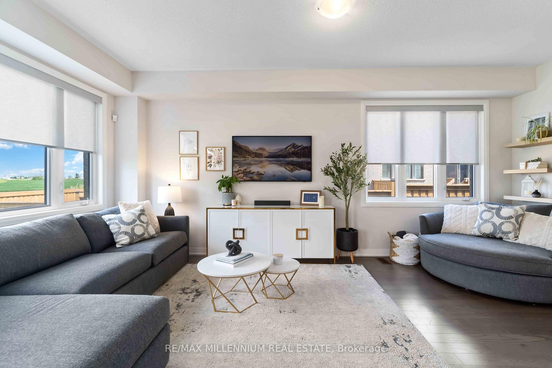 Photo 10 of 28 Freedom Crescent, Hamilton, Mount Hope — HOMEH