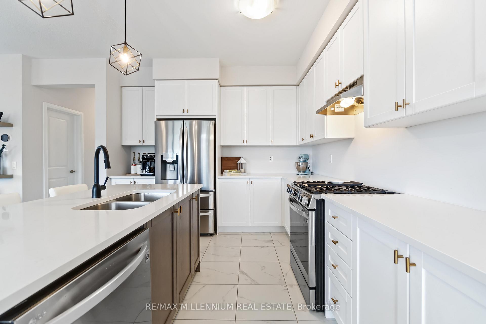 Photo 16 of 28 Freedom Crescent, Hamilton, Mount Hope — HOMEH