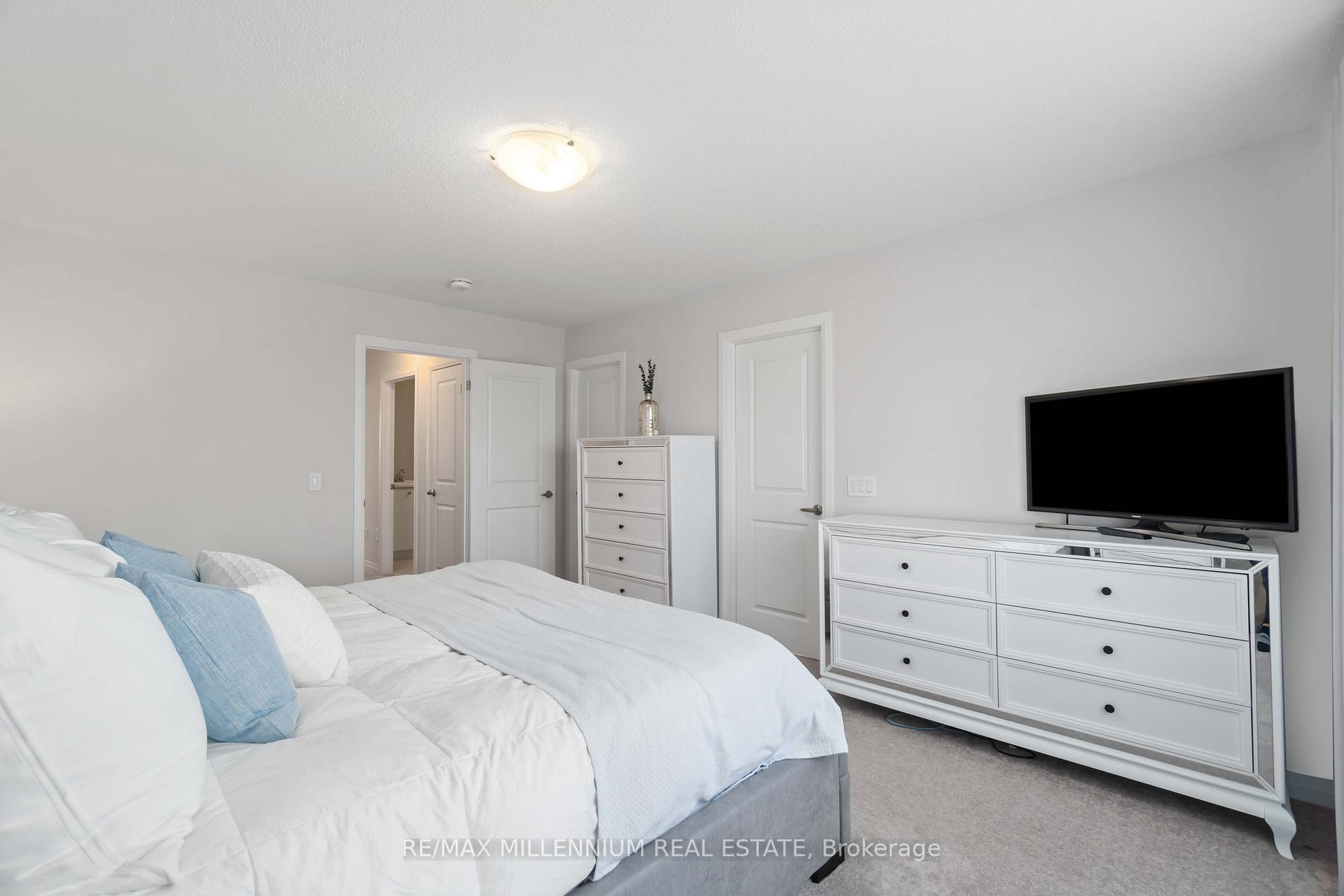 Photo 20 of 28 Freedom Crescent, Hamilton, Mount Hope — HOMEH
