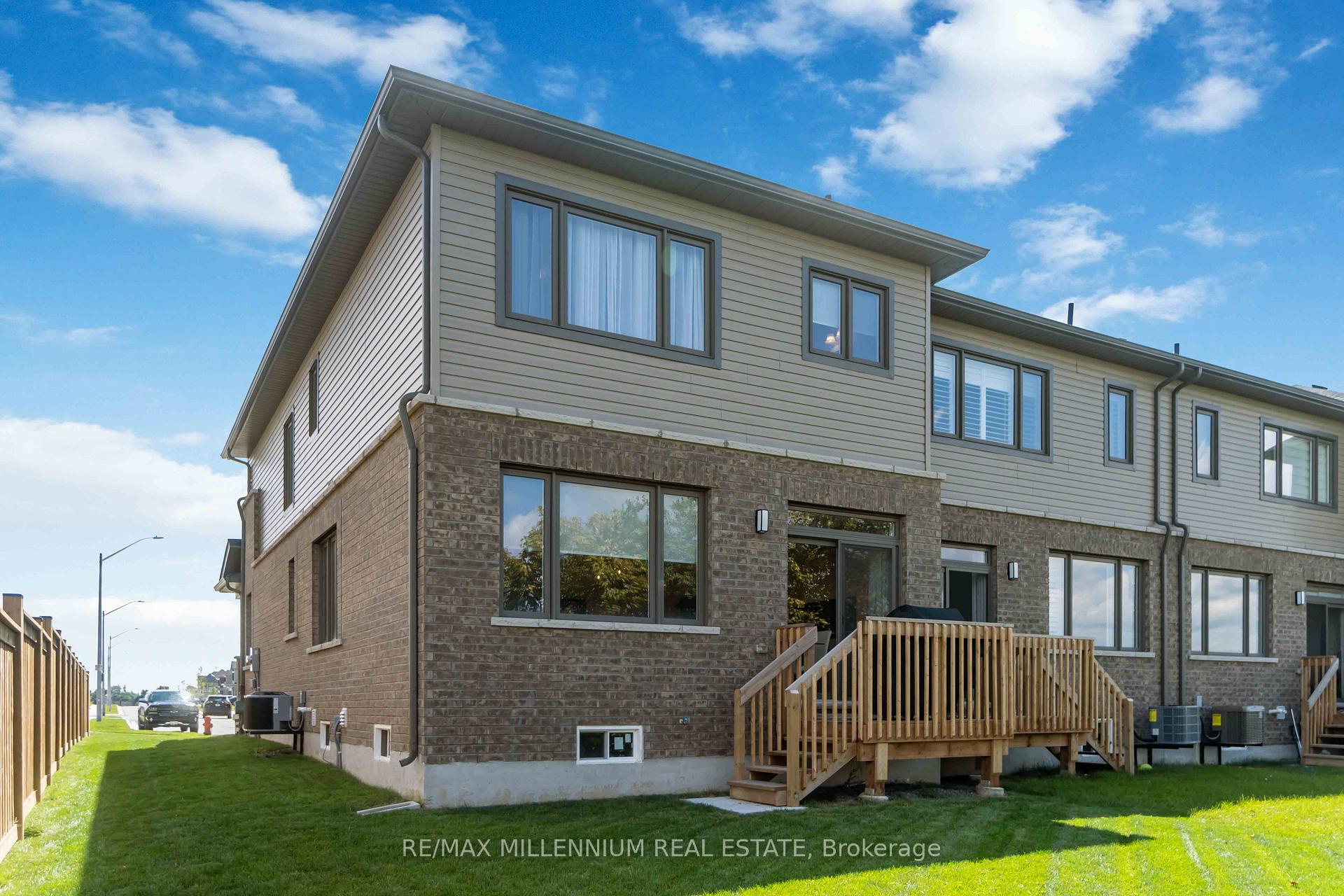 Photo 36 of 28 Freedom Crescent, Hamilton, Mount Hope — HOMEH