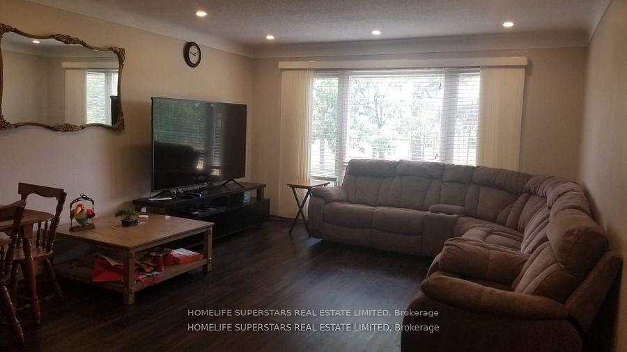 Photo 8 of 5740 Desson Avenue E, Niagara Falls, Clifton Hill — HOMEH