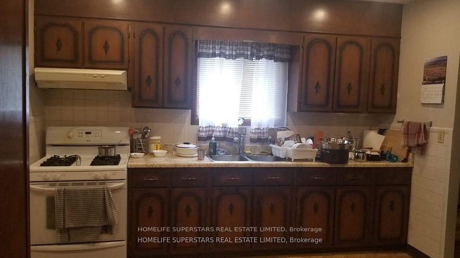 Photo 10 of 5740 Desson Avenue E, Niagara Falls, Clifton Hill — HOMEH