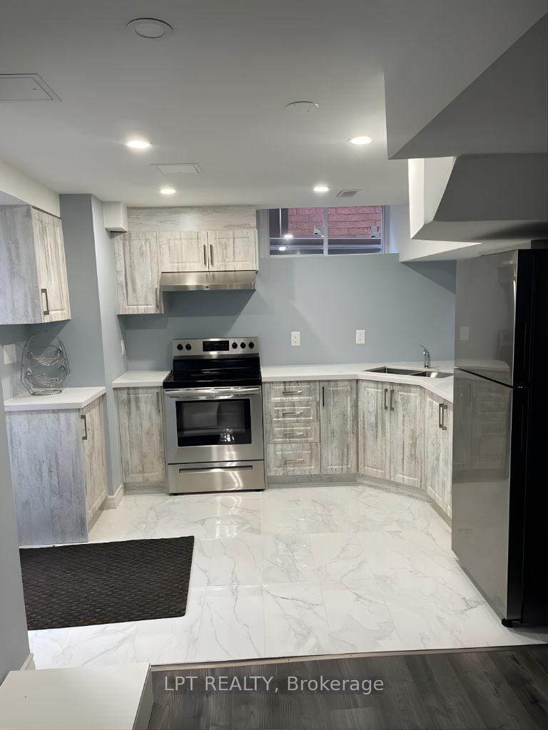 Photo 2 of Unit Basement, 17 Hollowgrove Boulevard, Brampton, Vales of Castlemore — HOMEH