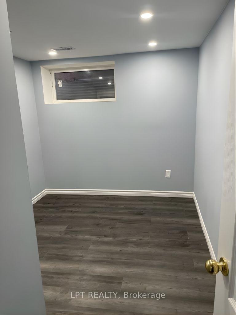 Photo 4 of Unit Basement, 17 Hollowgrove Boulevard, Brampton, Vales of Castlemore — HOMEH