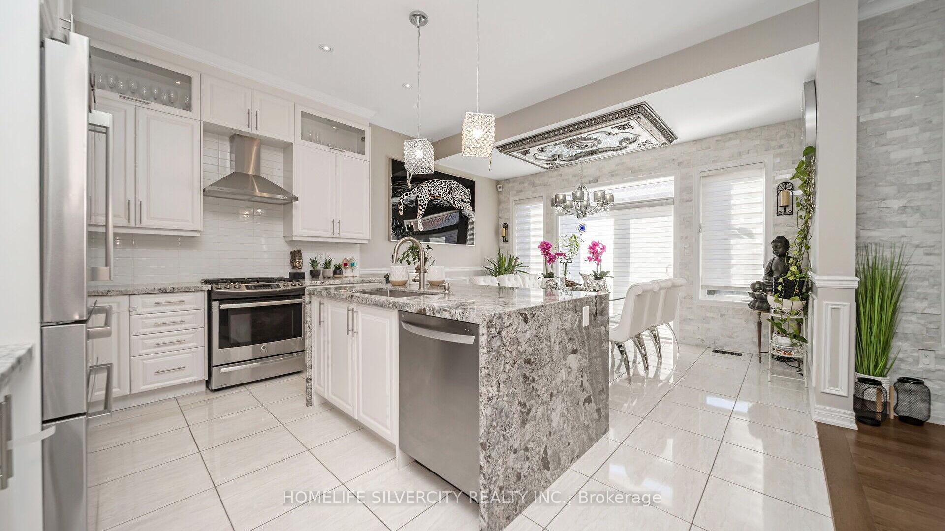Photo 6 of 62 Card Lumber Crescent, Vaughan, Kleinburg — HOMEH