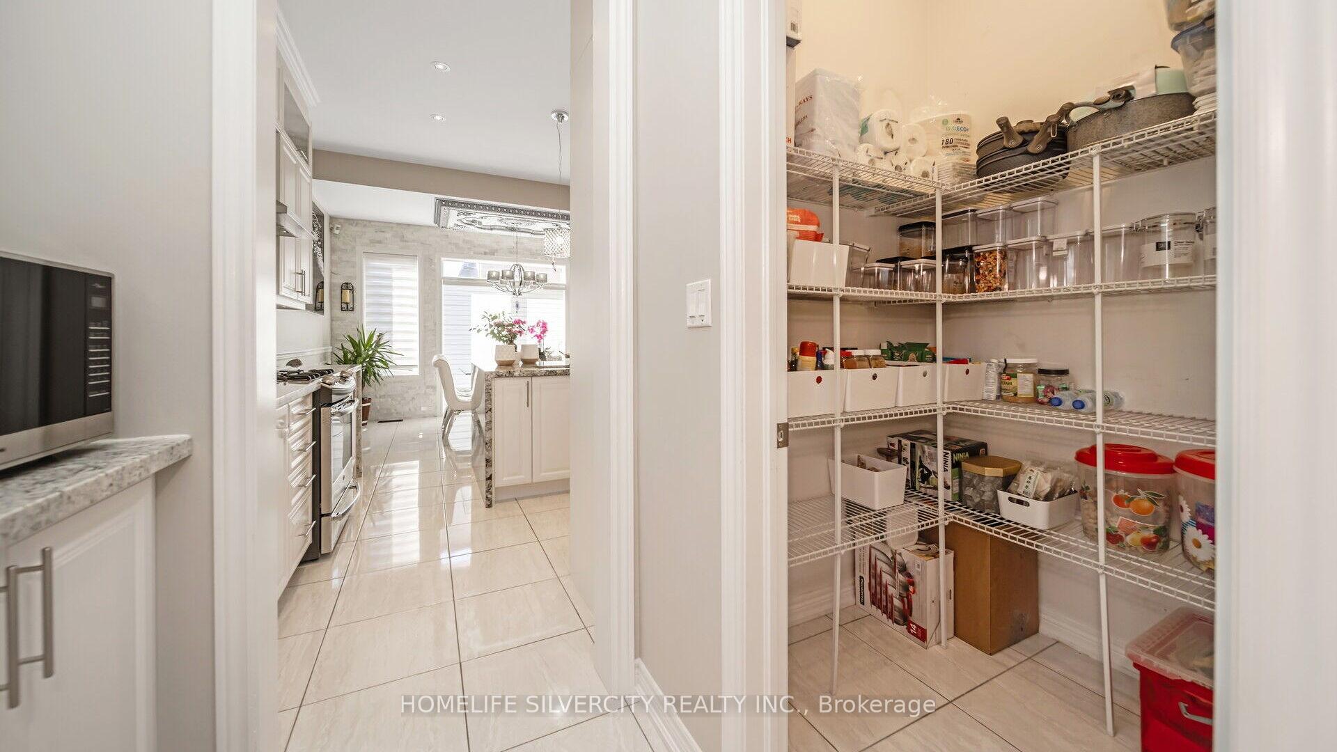 Photo 10 of 62 Card Lumber Crescent, Vaughan, Kleinburg — HOMEH
