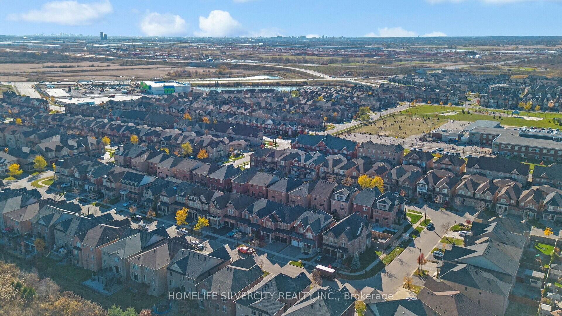 Photo 35 of 62 Card Lumber Crescent, Vaughan, Kleinburg — HOMEH