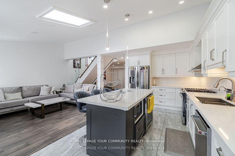 Photo 8 of 178 Sylwood Crescent, Vaughan, Maple — HOMEH