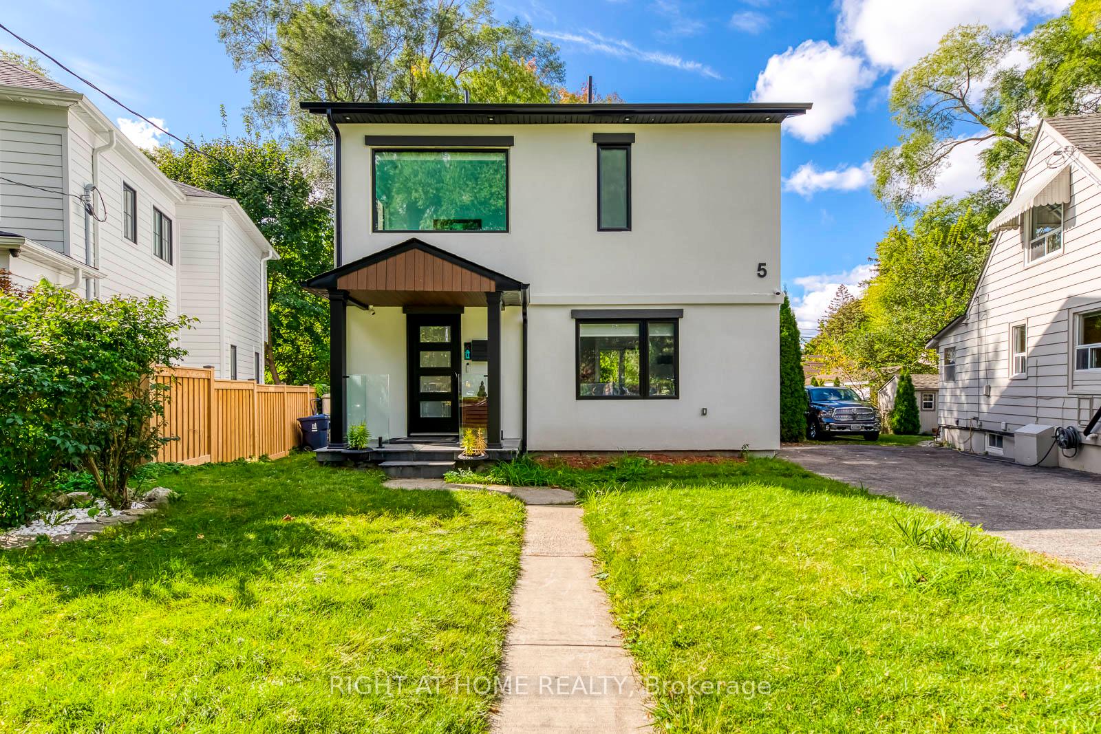 Photo 1 of 5 Saunders Crescent, Etobicoke, Stonegate-Queensway — HOMEH