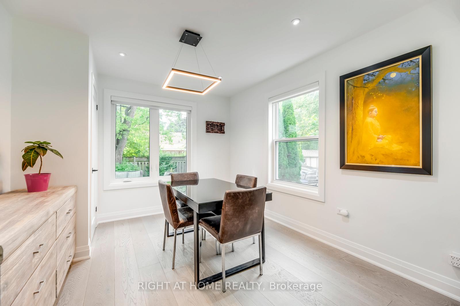 Photo 13 of 5 Saunders Crescent, Etobicoke, Stonegate-Queensway — HOMEH