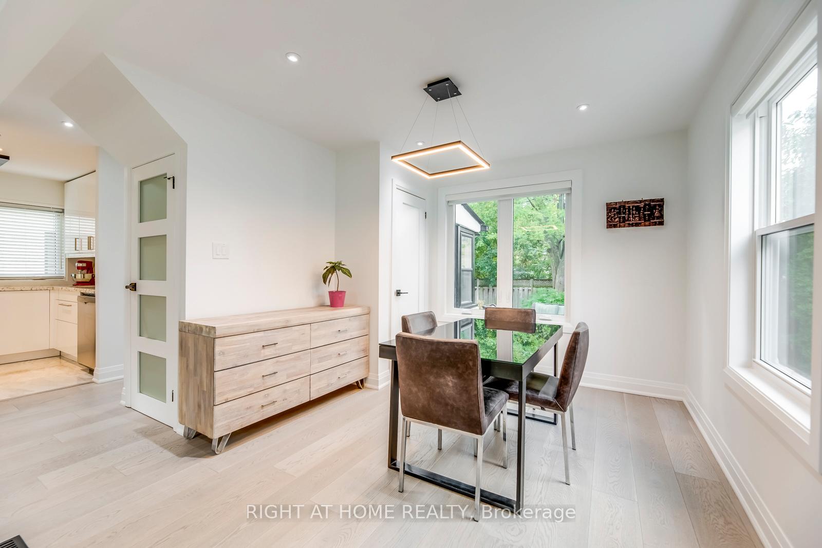 Photo 14 of 5 Saunders Crescent, Etobicoke, Stonegate-Queensway — HOMEH