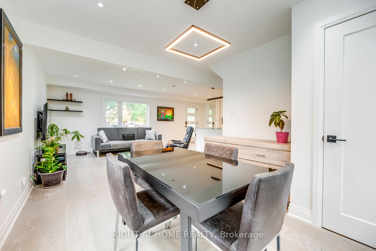 Photo 16 of 5 Saunders Crescent, Etobicoke, Stonegate-Queensway — HOMEH