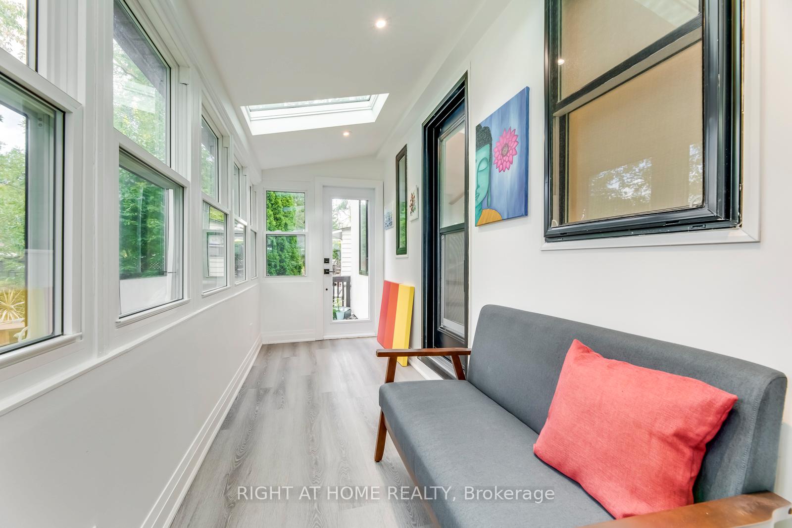 Photo 15 of 5 Saunders Crescent, Etobicoke, Stonegate-Queensway — HOMEH