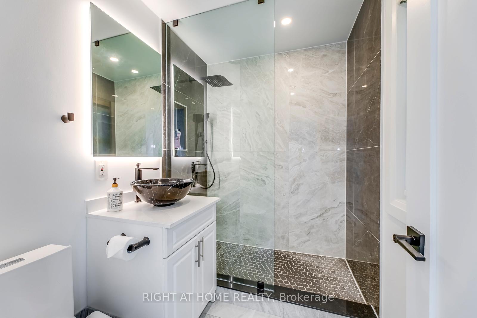 Photo 27 of 5 Saunders Crescent, Etobicoke, Stonegate-Queensway — HOMEH
