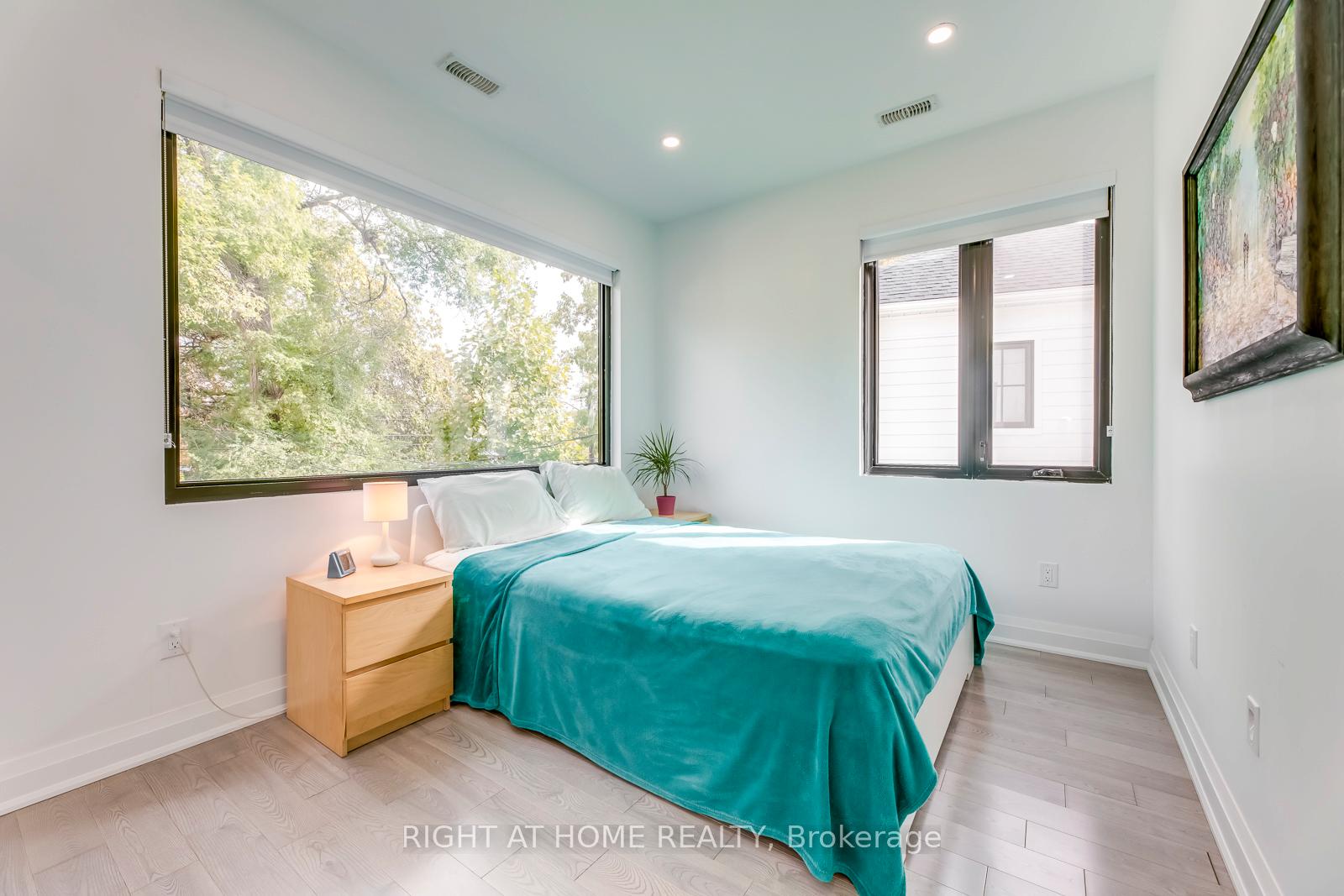 Photo 19 of 5 Saunders Crescent, Etobicoke, Stonegate-Queensway — HOMEH