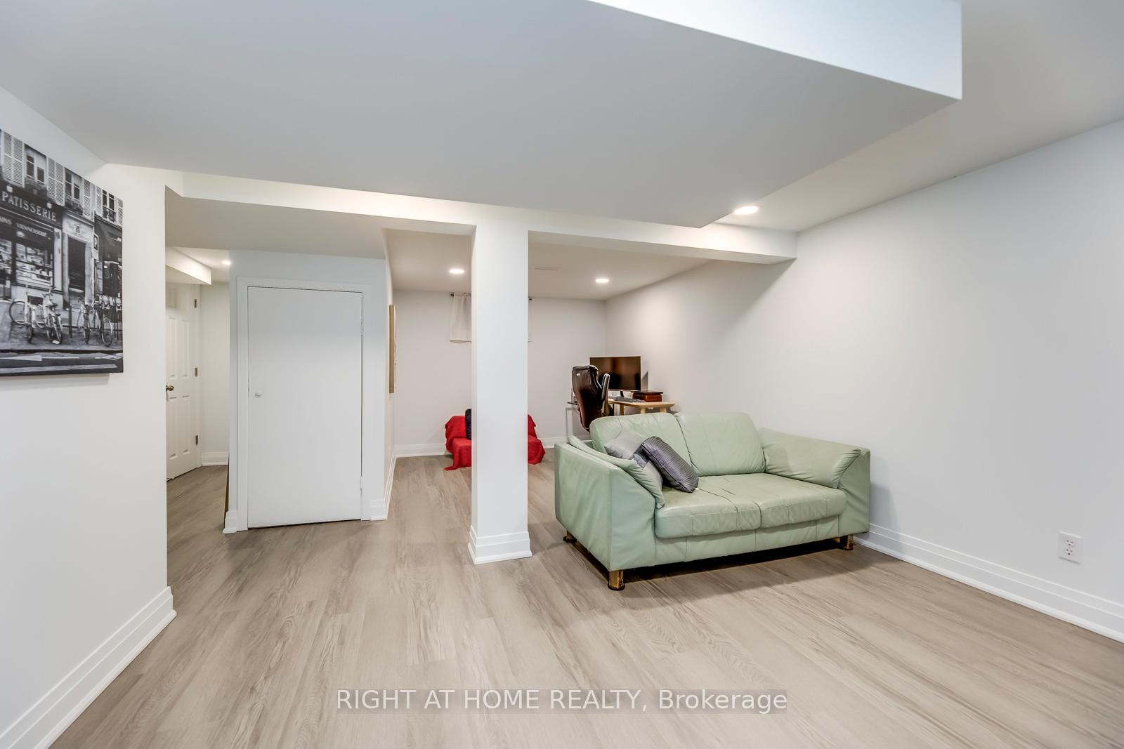 Photo 22 of 5 Saunders Crescent, Etobicoke, Stonegate-Queensway — HOMEH