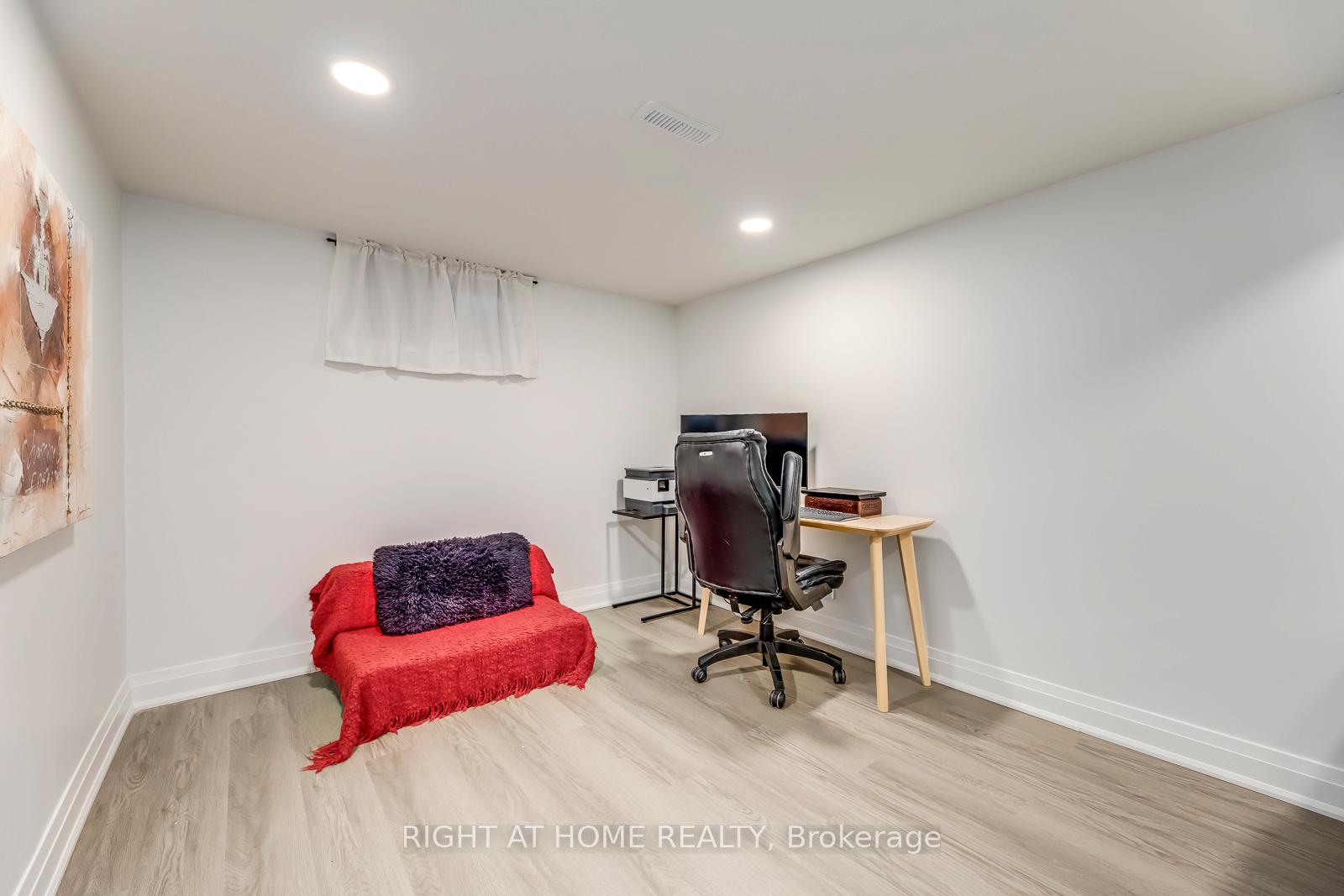 Photo 26 of 5 Saunders Crescent, Etobicoke, Stonegate-Queensway — HOMEH
