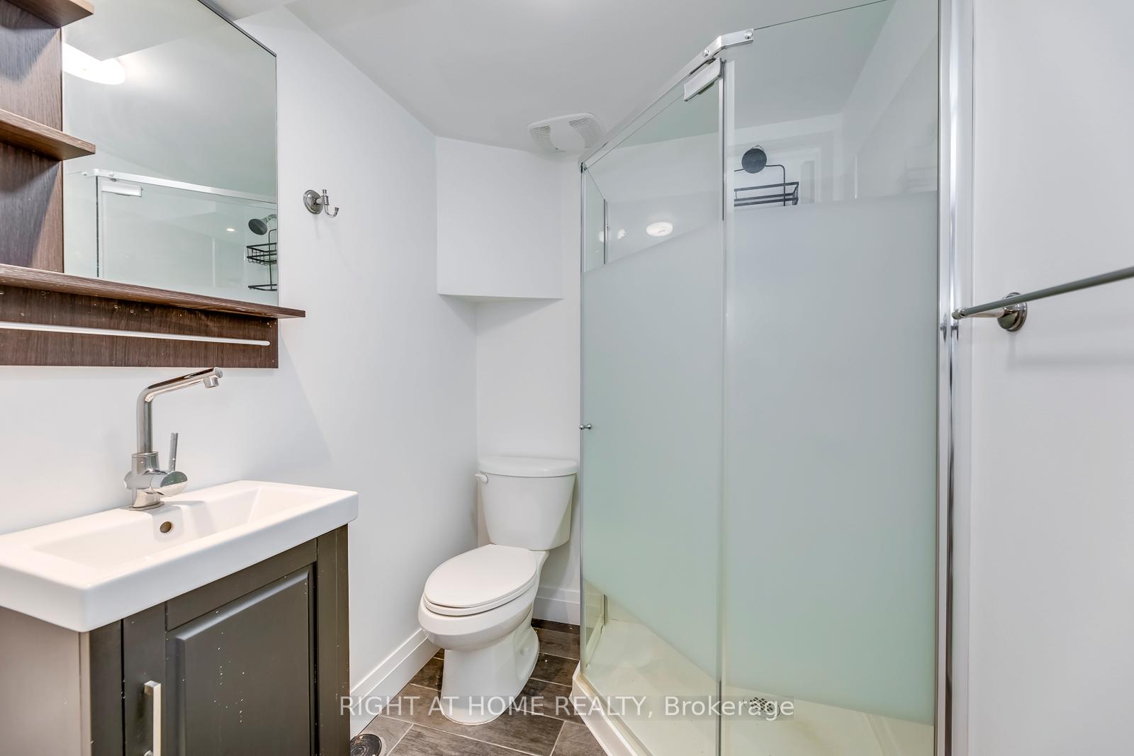 Photo 30 of 5 Saunders Crescent, Etobicoke, Stonegate-Queensway — HOMEH
