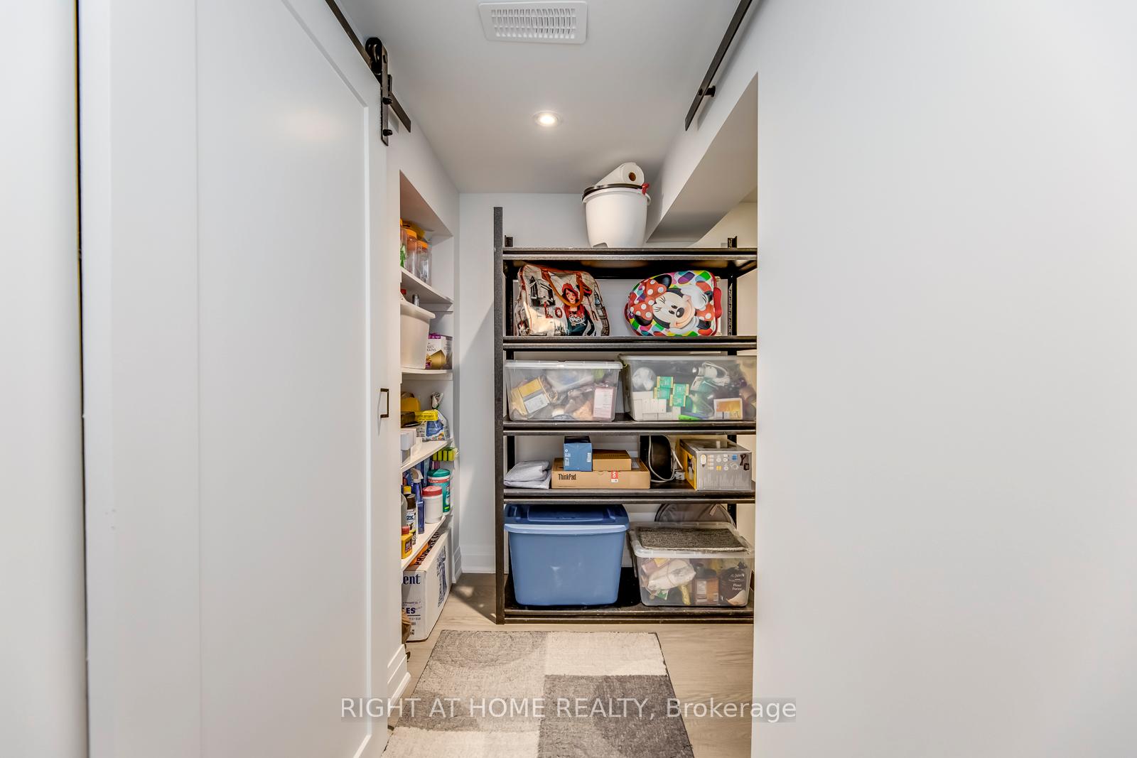Photo 31 of 5 Saunders Crescent, Etobicoke, Stonegate-Queensway — HOMEH