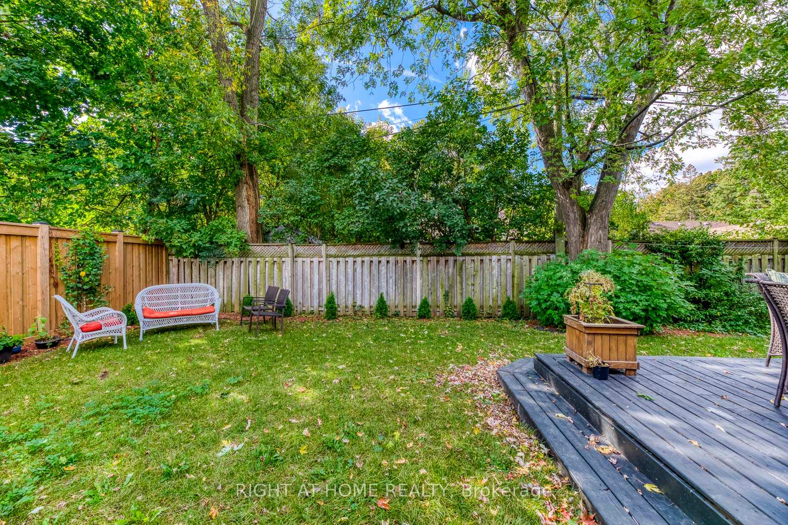 Photo 33 of 5 Saunders Crescent, Etobicoke, Stonegate-Queensway — HOMEH